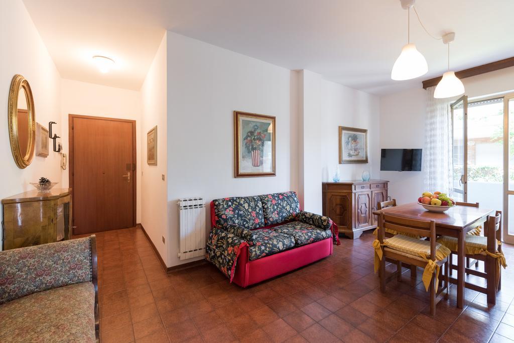 Comfort Beach House Marina di Massa Exterior photo