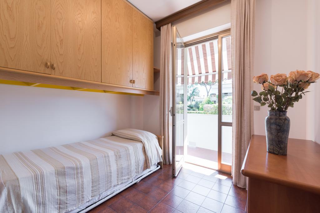Comfort Beach House Marina di Massa Exterior photo