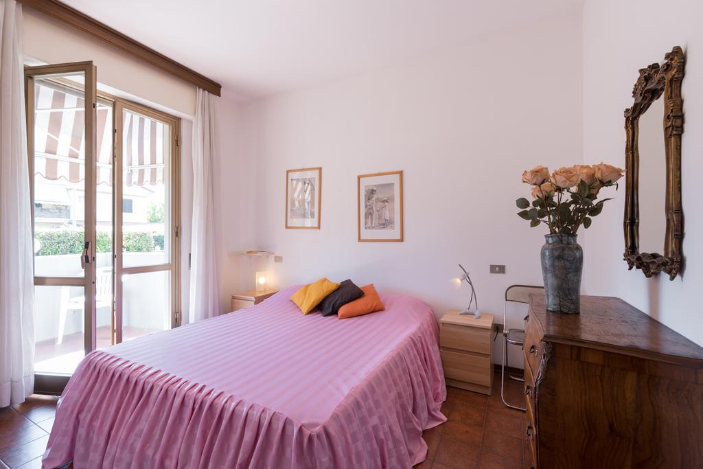 Comfort Beach House Marina di Massa Exterior photo